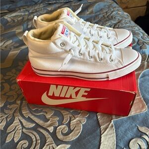 White High-Top Sneakers Converse Chuck Taylors (Padded)